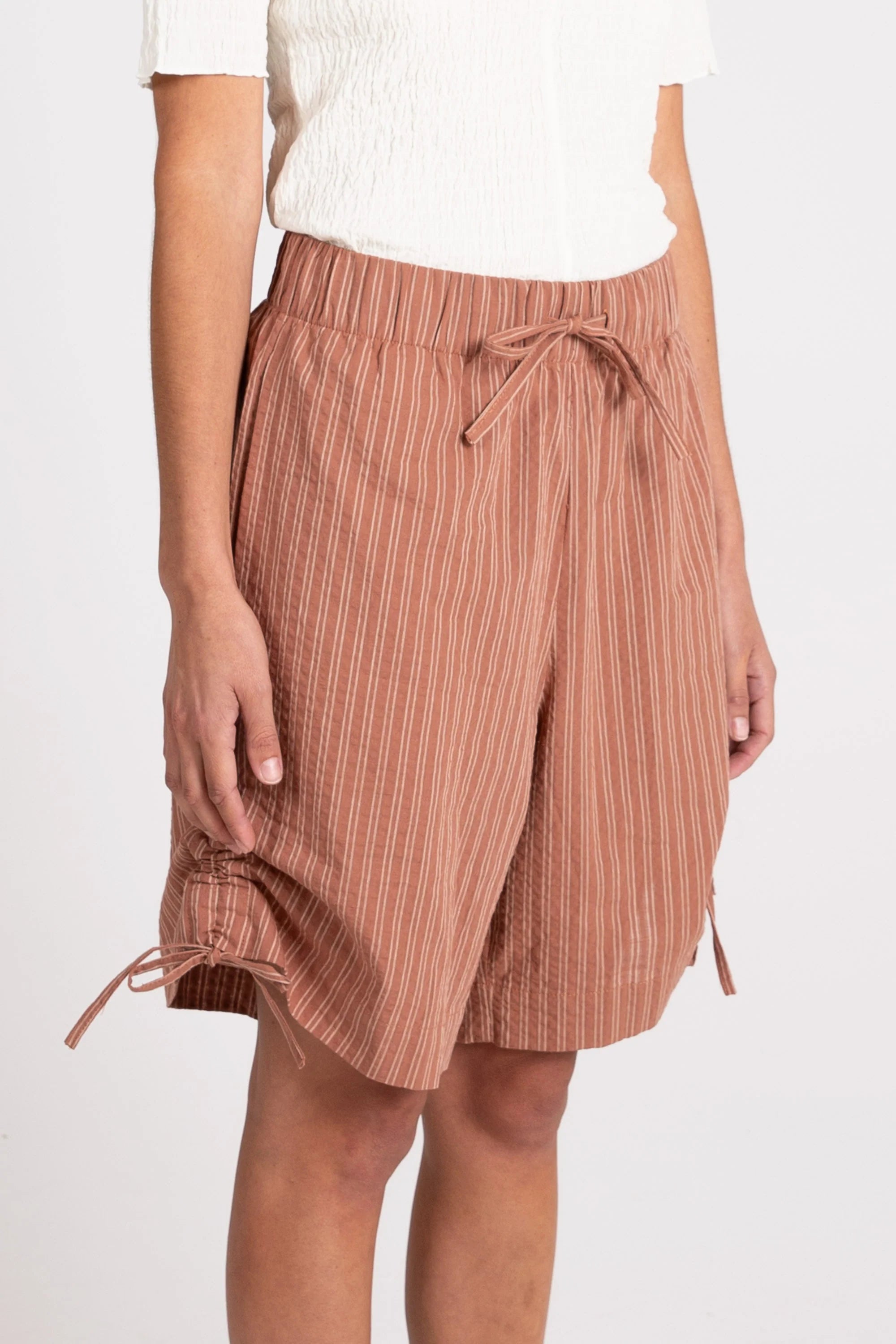Soda Tie Short, Seersucker, Mud Stripe